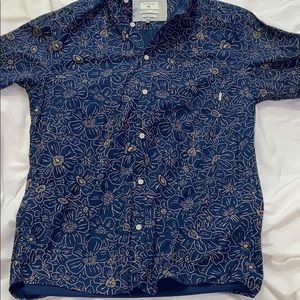 Quicksilver Collar button down shirt